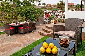 Villa With Pool and Beautiful Architecture