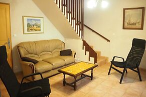 Country House With Private Terrace, Beaucaire
