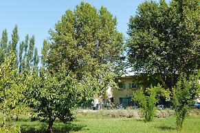 Country House With Private Terrace, Beaucaire