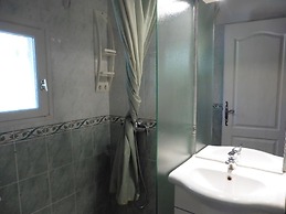 Country House With Private Terrace, Beaucaire