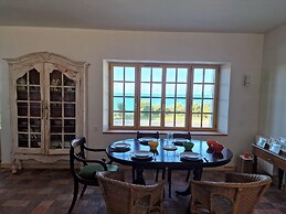Breton Holiday Home With sea View, Plougasnou