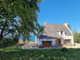 Breton Holiday Home With sea View, Plougasnou