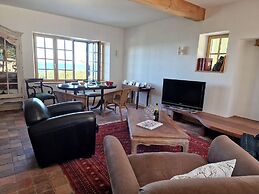 Breton Holiday Home With sea View, Plougasnou