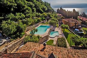 Borgo Alba Apt. w/ Shared Pool