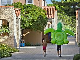 Apartments in Zaton Holiday Resort With Pool