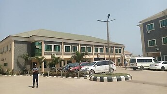 Rolak Hotel and Suites