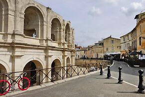 Holiday Cottage With Private Terrace, Bellegarde