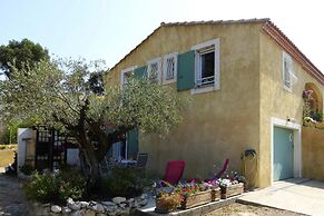 Holiday Cottage With Private Terrace, Bellegarde