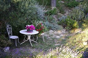 Holiday Cottage With Private Terrace, Bellegarde