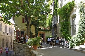 Holiday Cottage With Private Terrace, Bellegarde