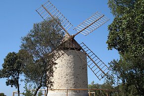 Holiday Cottage With Private Terrace, Bellegarde