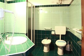 Bungalow in Caorle With Garden Furniture