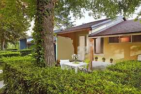 Bungalow in Caorle With Garden Furniture