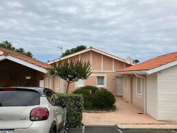 Terraced House, Moliets