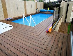 A Comfortable Holiday Home With a Swimming Pool and Jacuzzi in Miedzyw