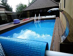 A Comfortable Holiday Home With a Swimming Pool and Jacuzzi in Miedzyw