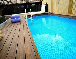 A Comfortable Holiday Home With a Swimming Pool and Jacuzzi in Miedzyw