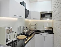 A Comfortable Holiday Home With a Swimming Pool and Jacuzzi in Miedzyw