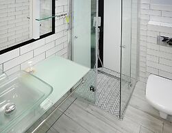 A Comfortable Holiday Home With a Swimming Pool and Jacuzzi in Miedzyw