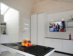 A Comfortable Holiday Home With a Swimming Pool and Jacuzzi in Miedzyw