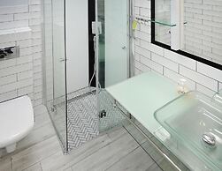 A Comfortable Holiday Home With a Swimming Pool and Jacuzzi in Miedzyw