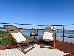 Luxury Houseboat for 3 People, by the sea