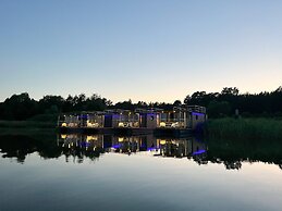 Luxury Houseboat for 3 People, by the sea