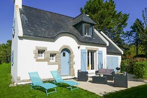 Classic Breton Holiday Home in Sarzeau