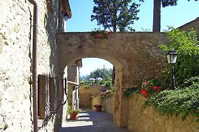 Apartment in Volterra With Garden