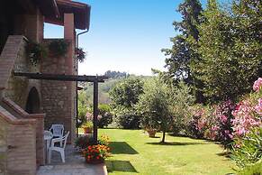 Apartment in Volterra With Garden