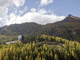 Chalet Resort With Terrace