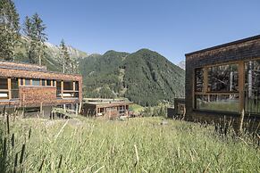Chalet Resort Near Lake