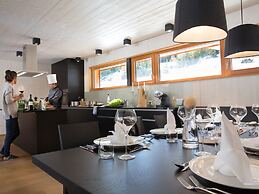 Chalet Resort Near Lake