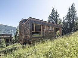 Chalet Resort Near Lake