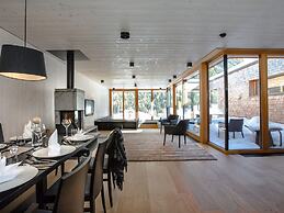 Chalet Resort Near Lake