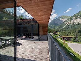Chalet Resort Near Lake