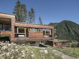 Chalet Resort Near Lake