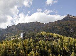 Chalet Resort Near Lake