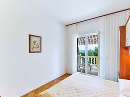 Apartments in House Liveric, in Vir at the Beach