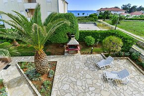 Apartments in House Liveric, in Vir at the Beach