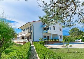 Apartments in House Liveric, in Vir at the Beach