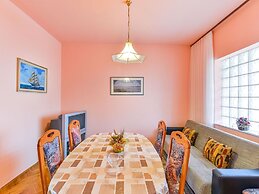 Apartments in House Liveric, in Vir at the Beach