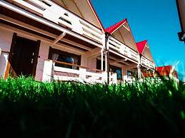 Storey Holiday Cottages, Ustronie Morskie