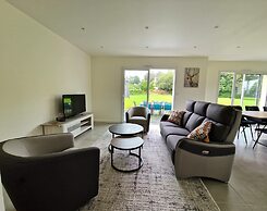 Spacious House Near Pink Granite Coast