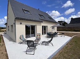 Spacious House Near Pink Granite Coast