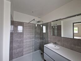 Spacious House Near Pink Granite Coast