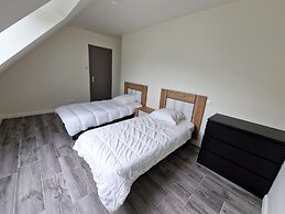 Spacious House Near Pink Granite Coast