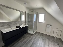 Spacious House Near Pink Granite Coast