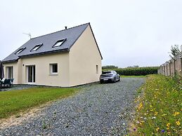 Spacious House Near Pink Granite Coast