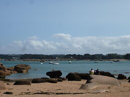 Spacious House Near Pink Granite Coast